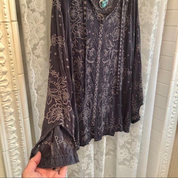 JOHNNY WAS * NWOT Charcoal Cupra Eyelet Tie-Front Tunic Top - Picture 2 of 3